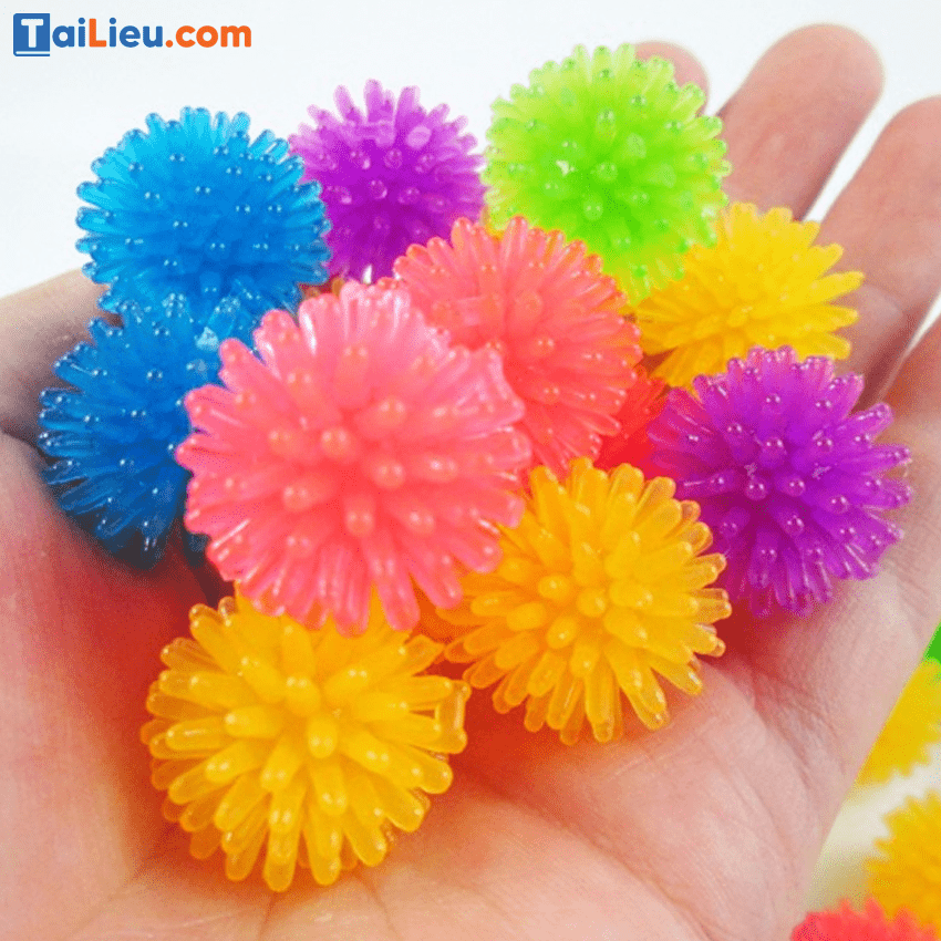Những quả bóng nhiều màu sắc sẽ kích thích sự phát triển giác quan của trẻ