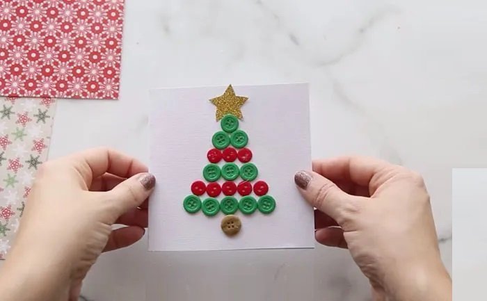 Cách làm thiệp Giáng Sinh handmade từ cúc áo