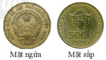 a) Mỗi đồng xu có hai mặt, một mặt có in giá trị bằng tiền của đồng