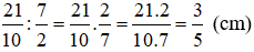 Một hình chữ nhật có chiều dài là 7/2 cm, diện tích là  21/10 cm^2
