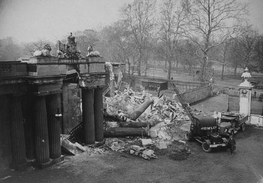Năm 1940: Cung điện Buckingham bị phá hủy