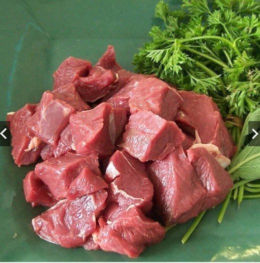 Lọc bỏ đi phần mỡ, cắt thành từng miếng 3 cm Lọc bỏ đi phần mỡ, cắt thành từng miếng 3 cm