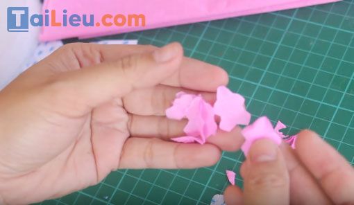 Cách làm hoa đào bằng giấy