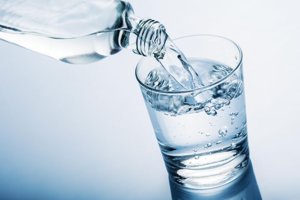 Nước lọc giúp giải rượu