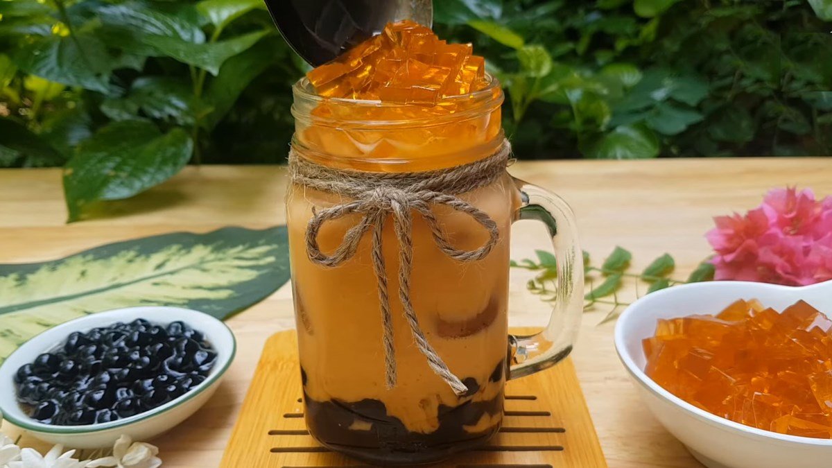 Trà sữa thái đỏ nấu với bột béo thơm ngon