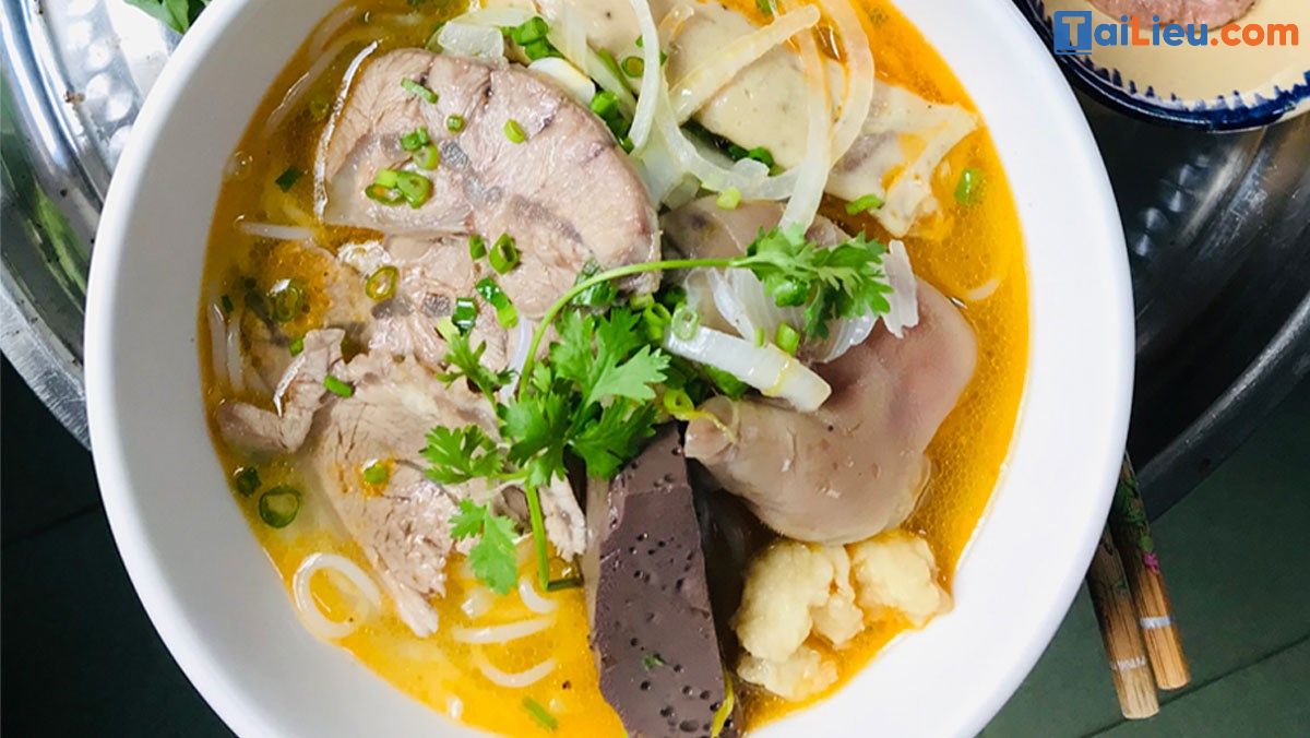 Cách nấu bún bò giò heo