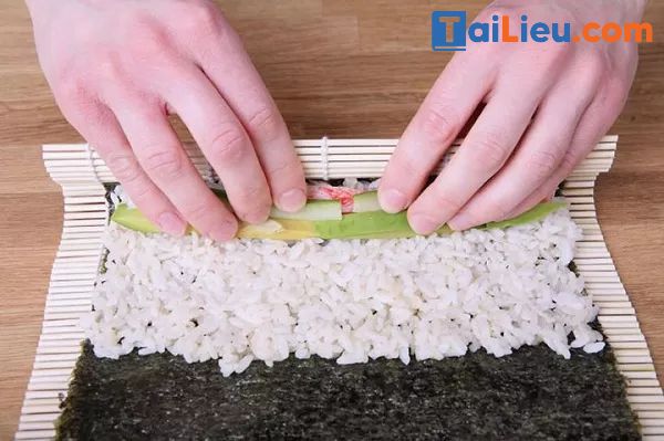 Cách làm cơm cuộn sushi