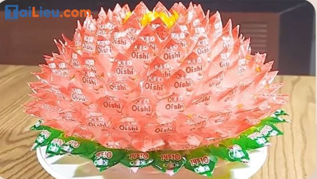 Cách làm tháp bánh kẹo thờ Tết bằng kẹo Oishi