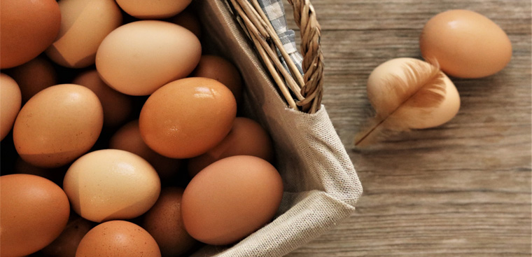 Cách lăn trứng gà trị thâm mắt