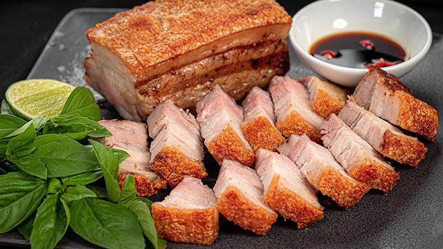Cách làm heo quay da giòn bằng nồi chiên không dầu