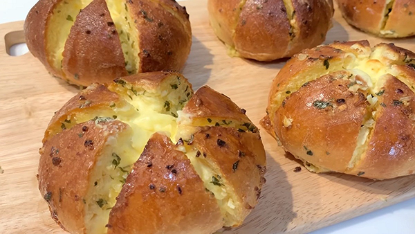 Cách làm bánh mì phô mai bơ tỏi bằng nồi chiên không dầu