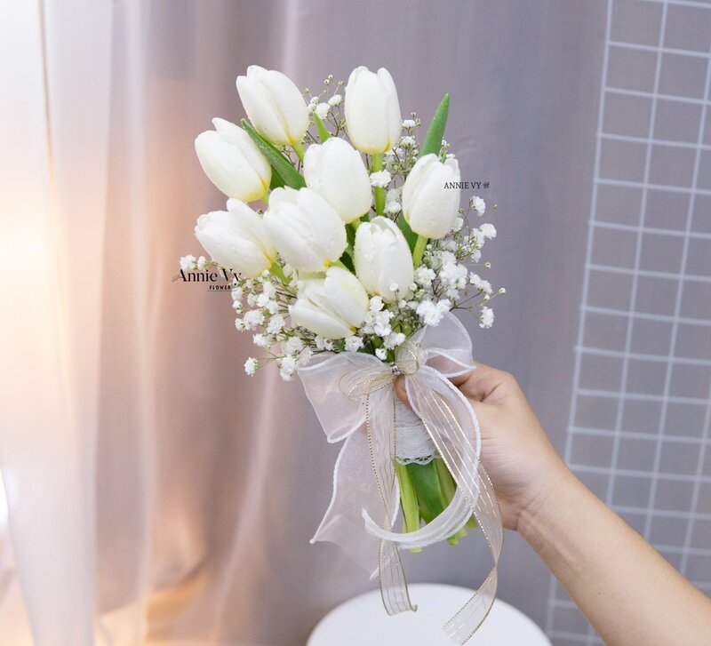 Mẫu hoa cưới cầm tay hoa Tulip